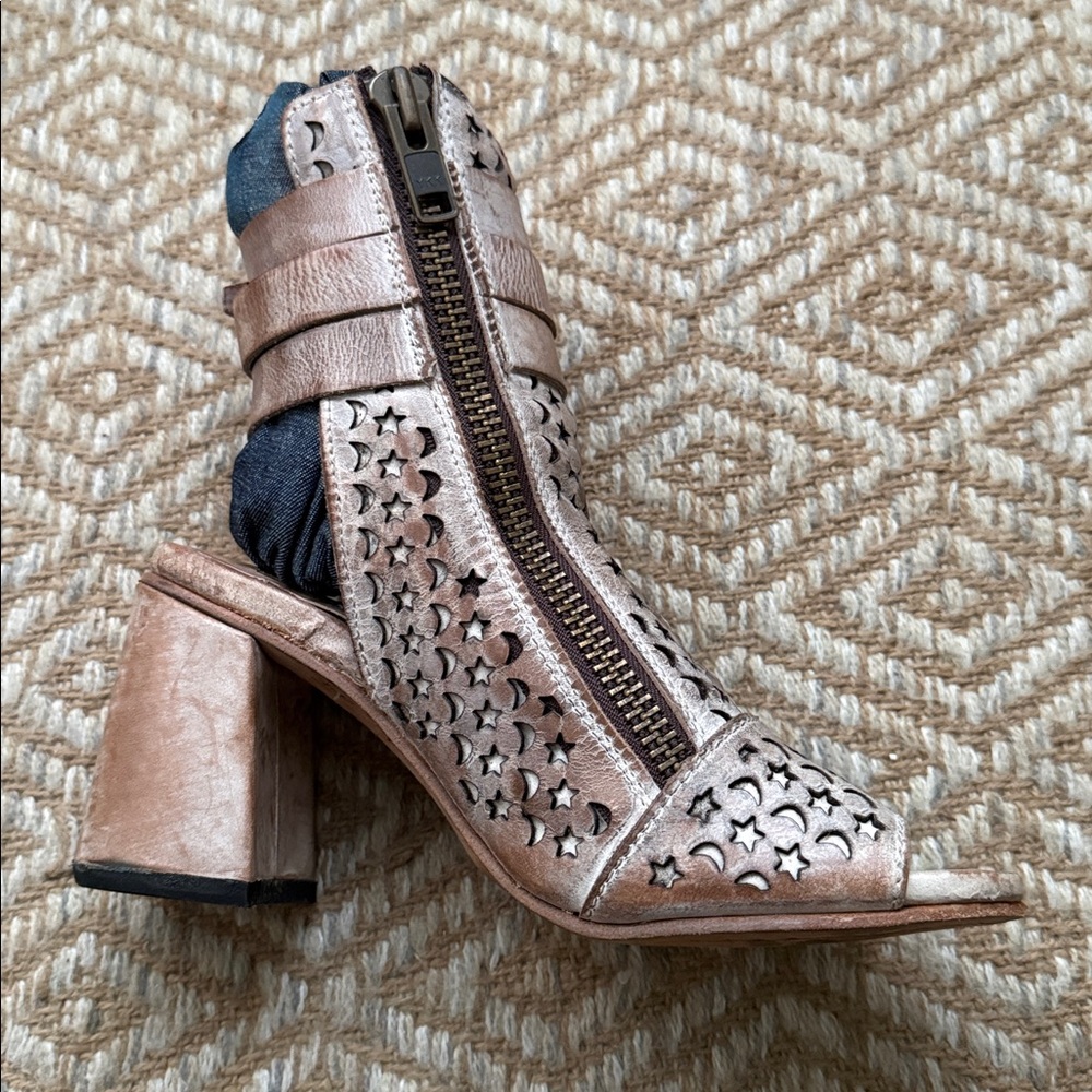 Freebird Theresa Taupe sz 8 Cut-Out Heeled Boots - Picture 11 of 15